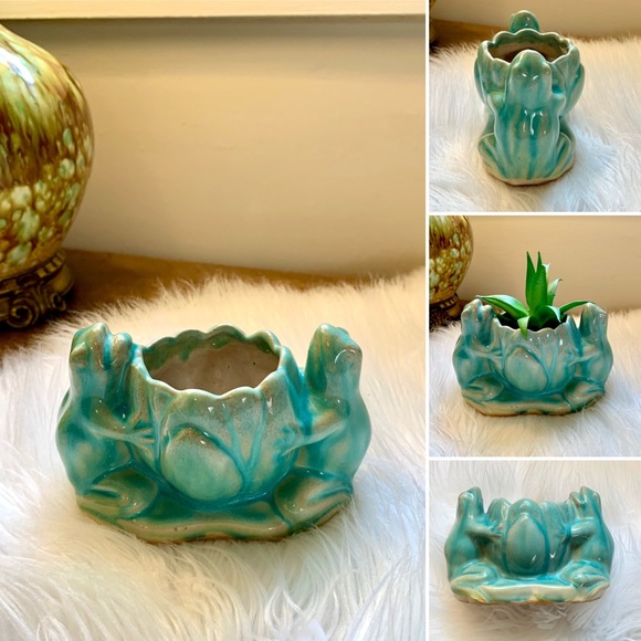 🦋2/$10 3/$15 4/$18 5/$20 Vintage Frog Planter